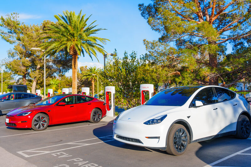 Mașini electrice iulie 2026: Piața auto românească fierbe