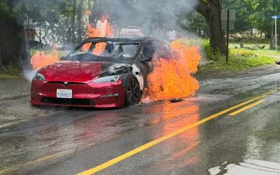 Șoc la pompieri: Tesla a intrat în curte, pompierii au rămas uimiți