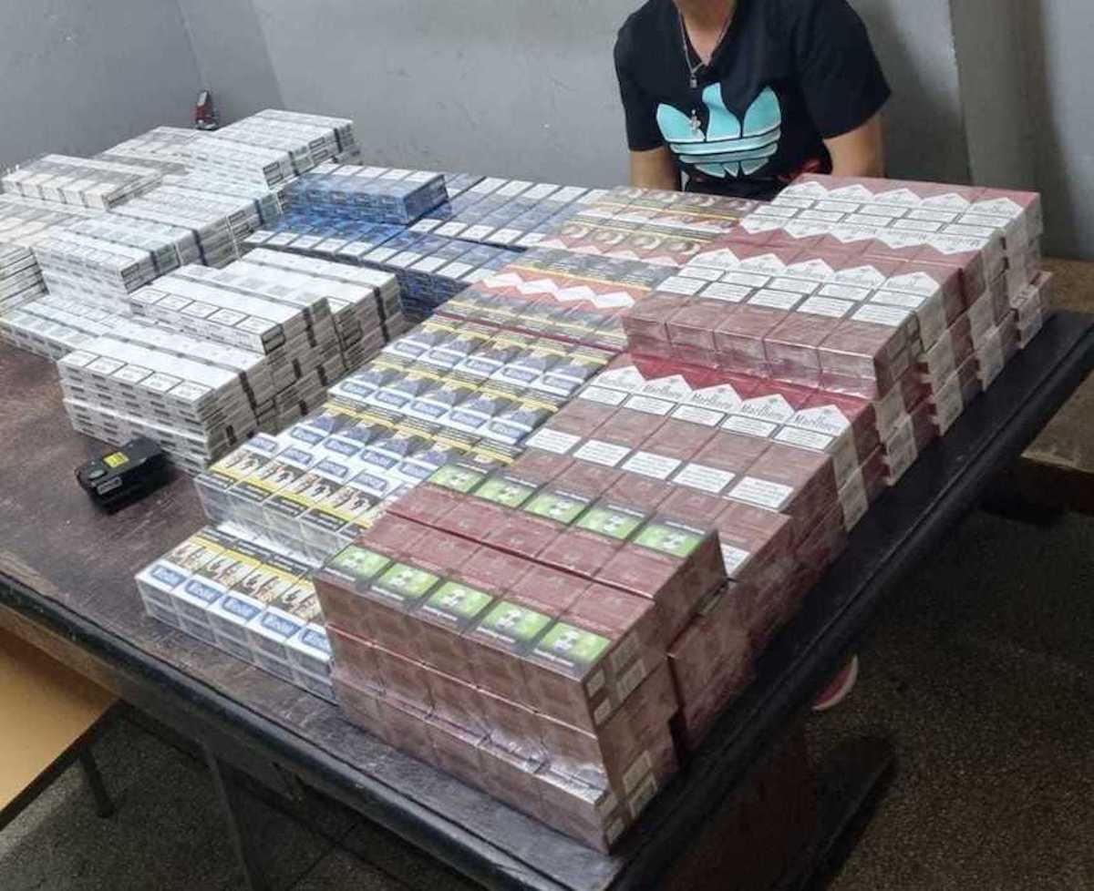 Trei milioane de țigarete, ascunse printre pește și încălțăminte, la Buzău