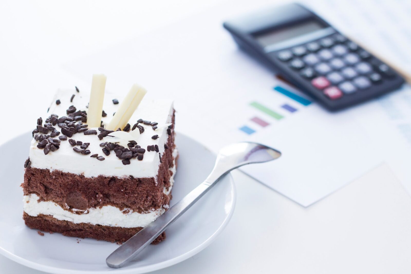 Prăjituri cu zahăr: TVA 11% sau 21%? Antreprenorii HoReCa, din nou în dilemă