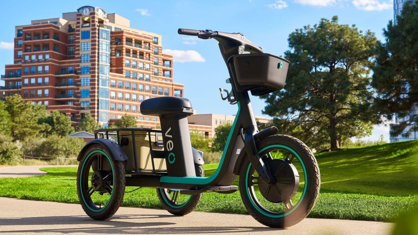 Tricicleta electrică revolutionară schimbă viața persoanelor cu dizabilități