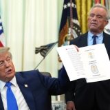 Trump, decret controversat: Rărește vaccinarea copiilor, leagă vaccin și autism