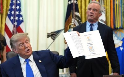 Trump, decret controversat: Rărește vaccinarea copiilor, leagă vaccin și autism