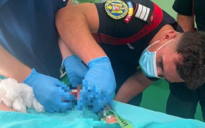 Copil de 2 ani, mâna prinsă în tocător. Pompieri în sala de operație