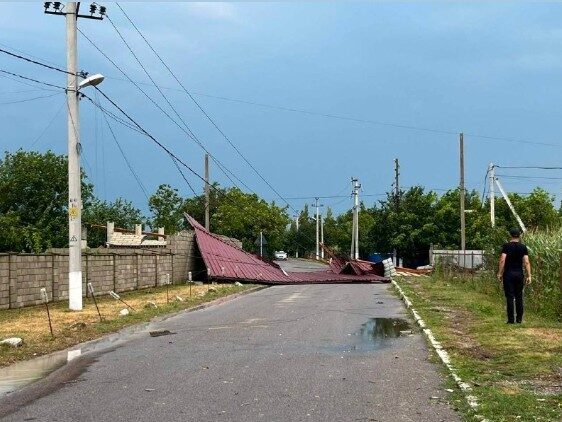 Moldova în beznă: Vremea doboară piloni de înaltă tensiune