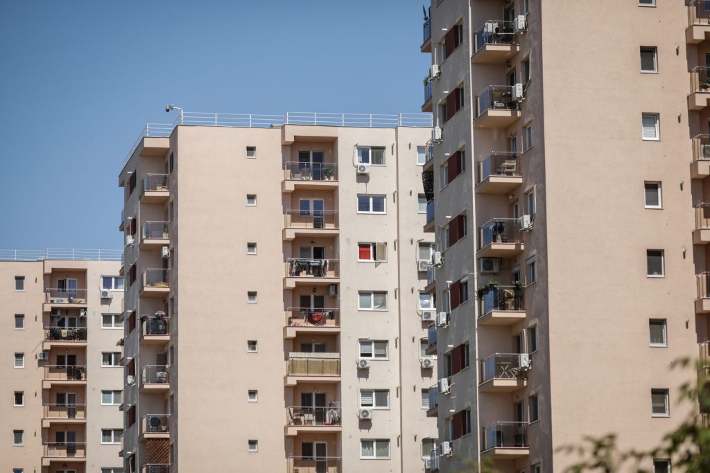Vecinul îți distruge casa? Soluții legale în caz de refuz