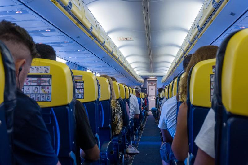 Aviație: Contractele ascund cine e angajatorul și unde merg banii