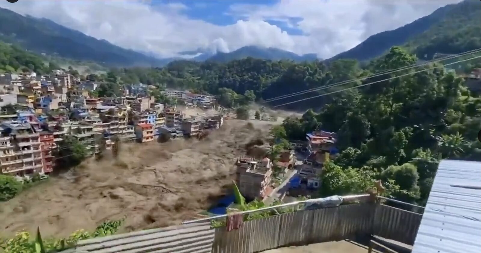 Trecutul catastrofei: 160 de morți, sute dispăruți, Nepal-Tibet