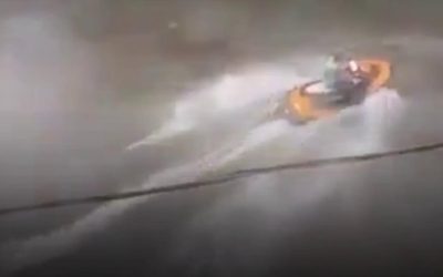 Virginia: Inundații pe străzi, un bărbat cu jet ski