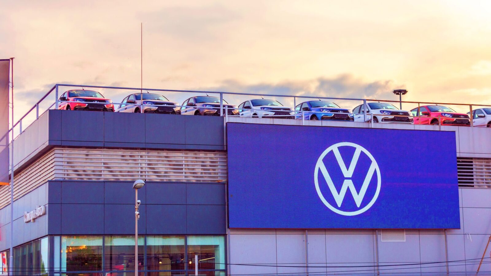 Volkswagen: Ce-i forțează să accelereze restructurarea