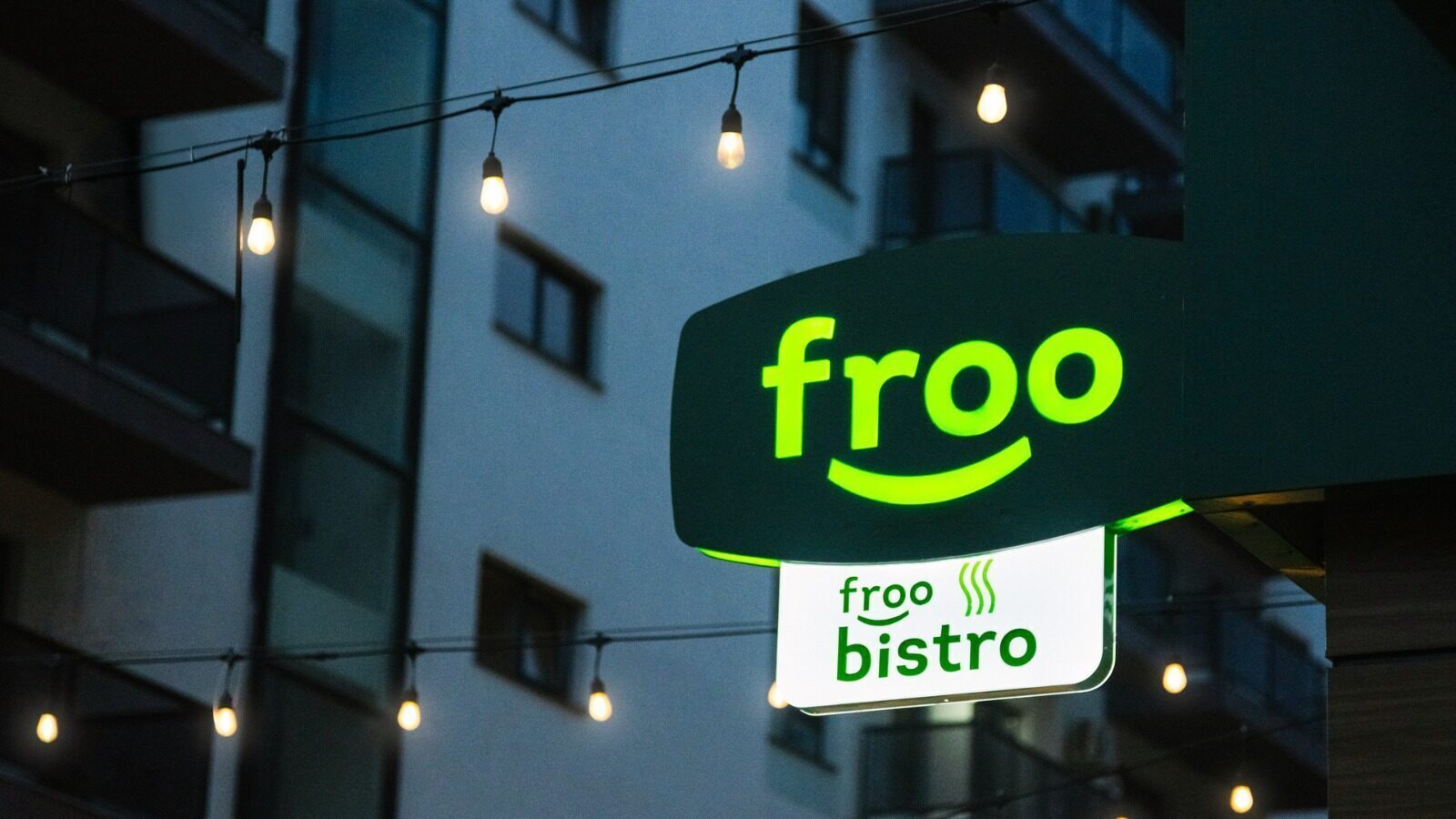Couche-Tard cumpără Froo din România cu 8,8 miliarde $