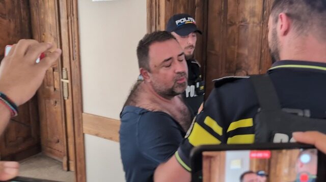 Procurorul scapă de arest la Alba Iulia, după ce a folosit ilegal pistolul