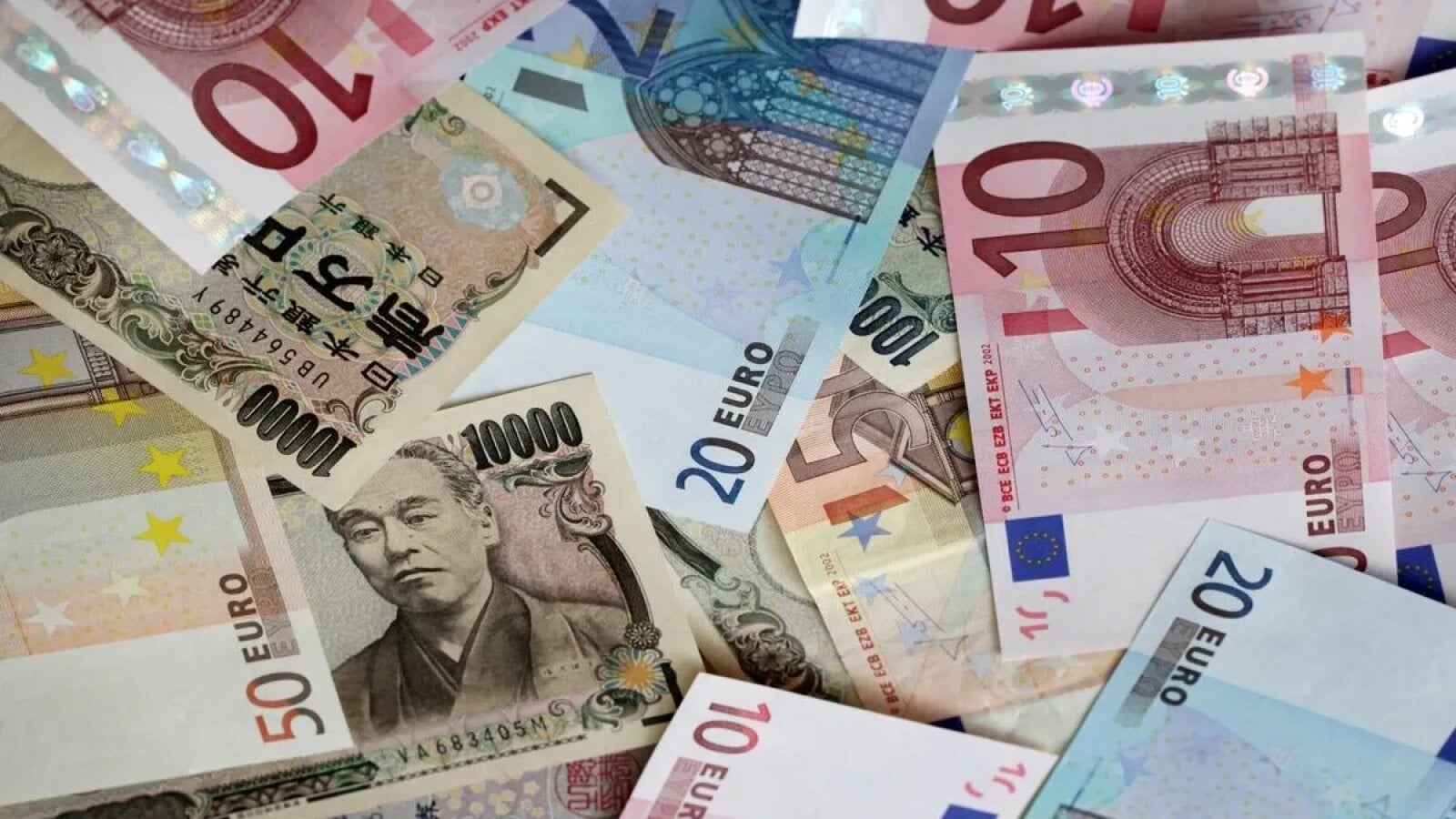 BCE UIMITĂ: SUA, INTERVENȚIE VALUTARĂ FĂRĂ PREVEDERI