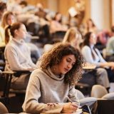 Studenți la 4 în cameră: Cât costă cazarea-n orașe