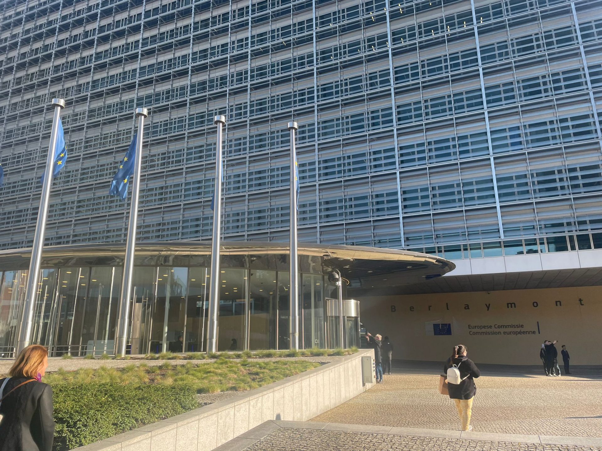 GIGANȚII TELECOM UNESC FORȚELE CONTRA STARLINK
