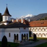 Cazare la Mănăstirea Brâncoveanu: Cât costă o noapte?