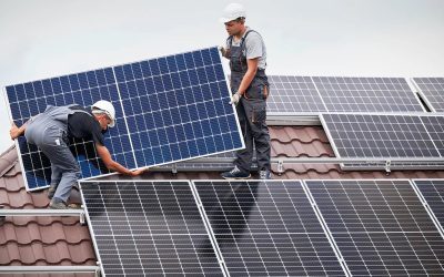 Bani pentru baterii: Până la 15.000 lei pentru panouri fotovoltaice