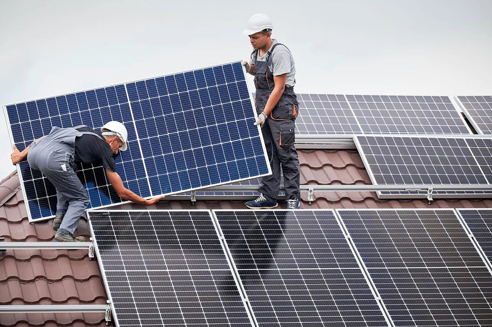 Bani pentru baterii: Până la 15.000 lei pentru panouri fotovoltaice
