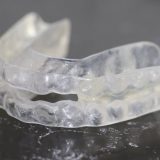 Aparat dentar invizibil la adult: Ghidul complet și sfaturi esențiale