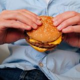 UE în alertă: Peste jumătate din adulți, supraponderali și obezi