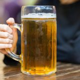 Cât alcool te expune real la risc de cancer