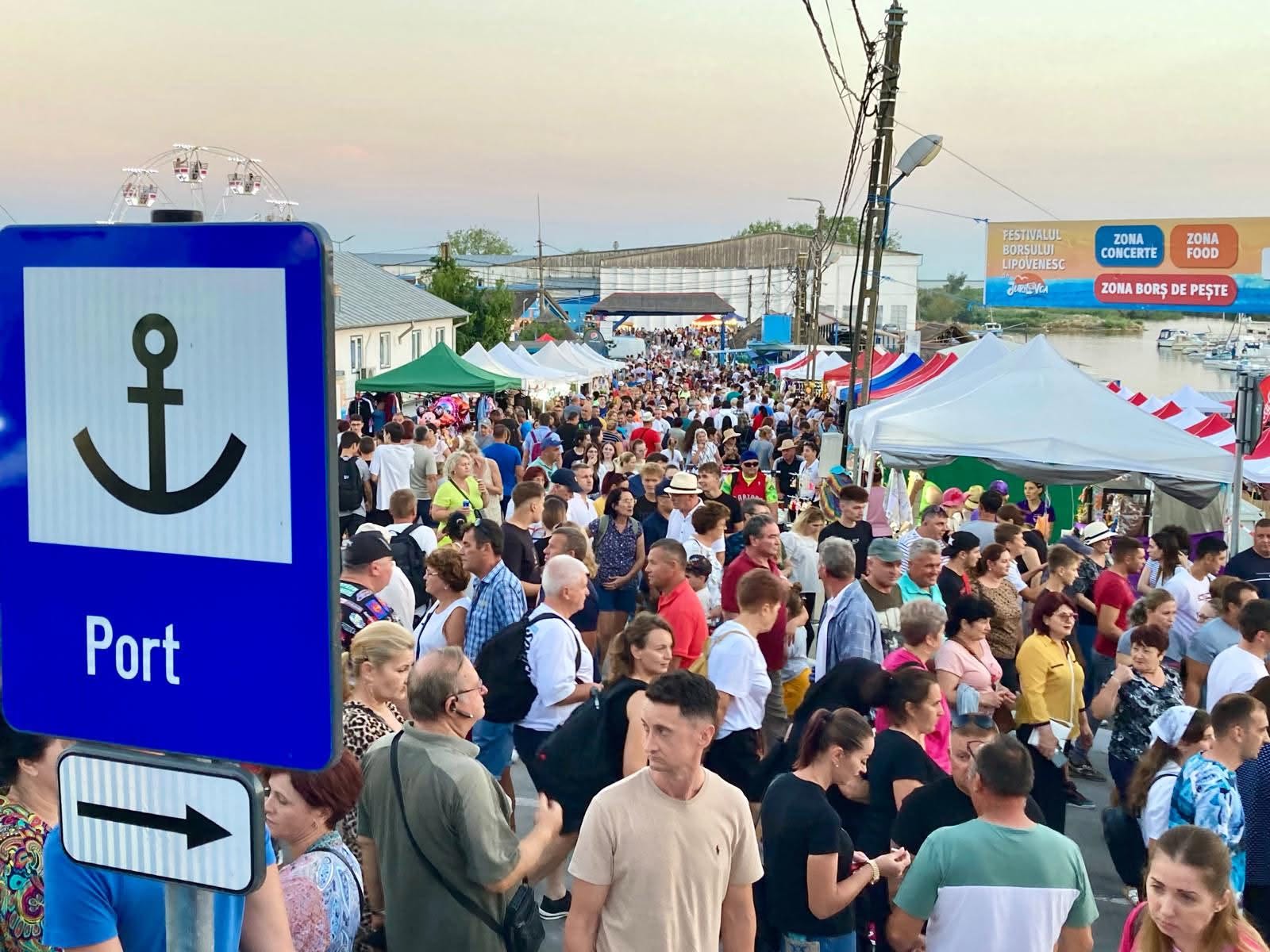 Turiști păcăliți de AI: Festival anulat în Jurilovca, primarul acuză IA
