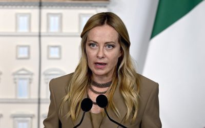 Meloni, șoc în Italia: Mai puțini studenți străini, interzis vălul