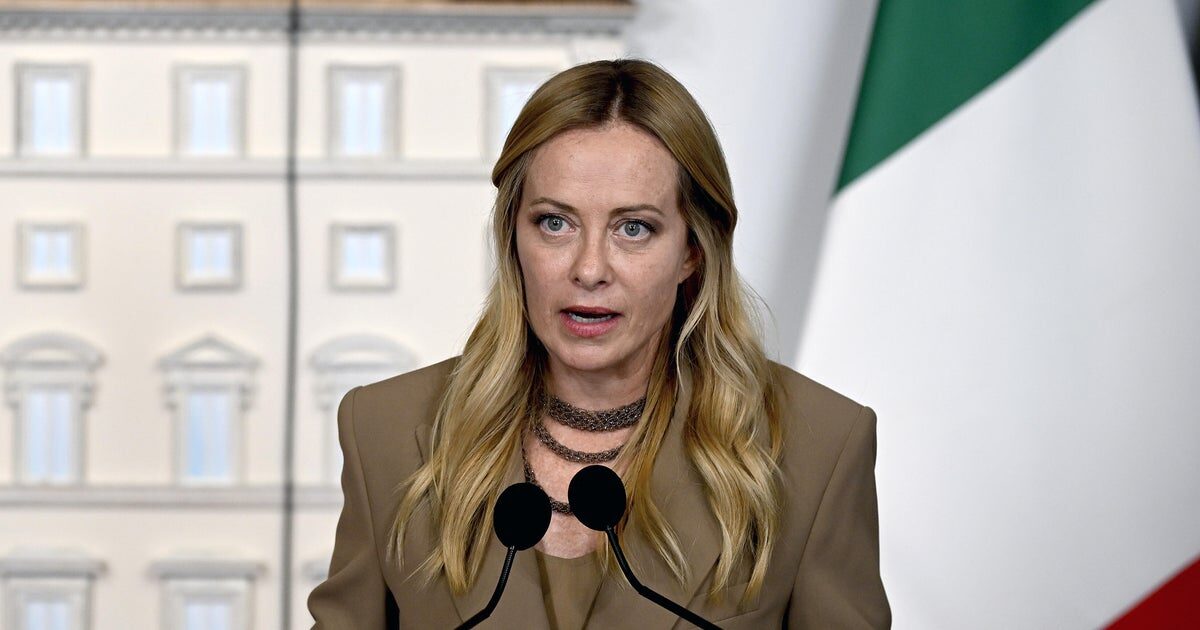 Meloni, șoc în Italia: Mai puțini studenți străini, interzis vălul
