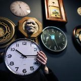 România: Ora de iarnă 2026 vine mai devreme. Ceasurile dau ora înapoi
