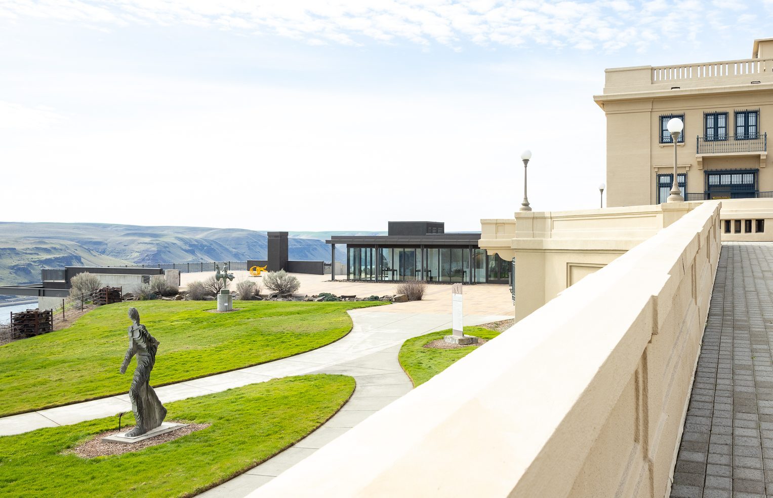 Muzeul Maryhill din Washington, decorat de Nicușor Dan