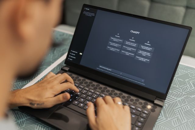 România: Ce platforme AI cuceresc utilizatorii