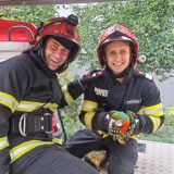 Pompieri din Tulcea, eroi: Au salvat pui de papagal!