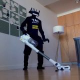 Robotul din casă: Cât costă „menajera” care face curățenie
