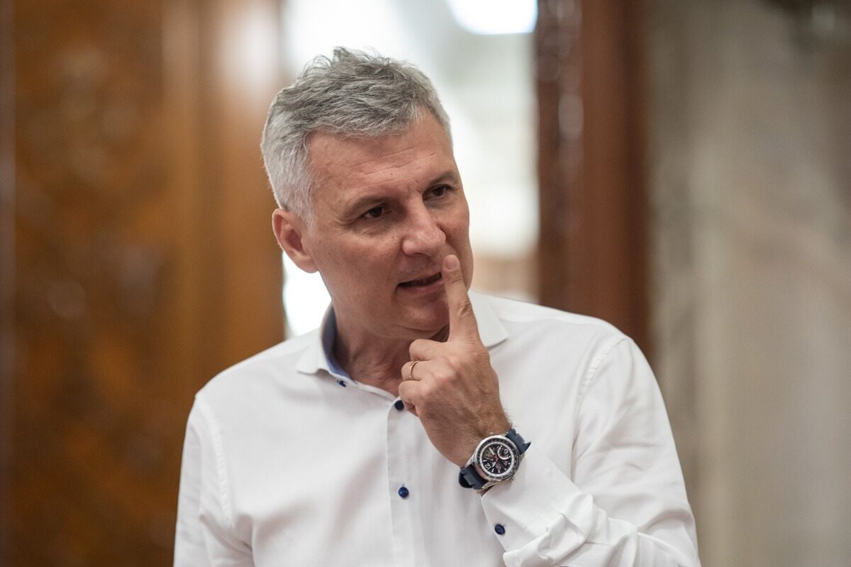 Guvernul vinde companii de stat, deși Zamfir voia lege anti-vânzare