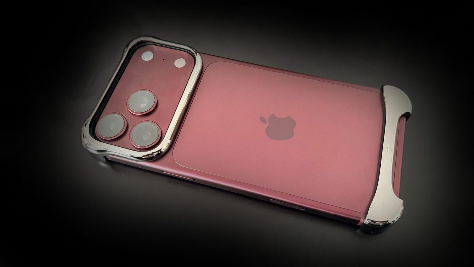 Arc Pulse: Husa revoluționară pentru iPhone 18 Pro, fără a-l ascunde