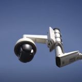 Polițiști la 4 AM în casele unor români din cauza AI eronat