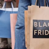 Black Friday: Reducerile ne fură deciziile impulsive