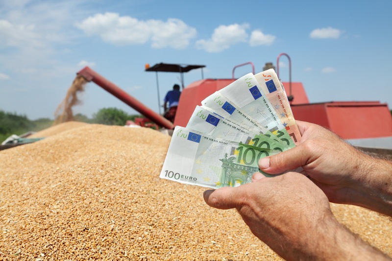 APIA: Fermierii, prin avansul subvențiilor europene