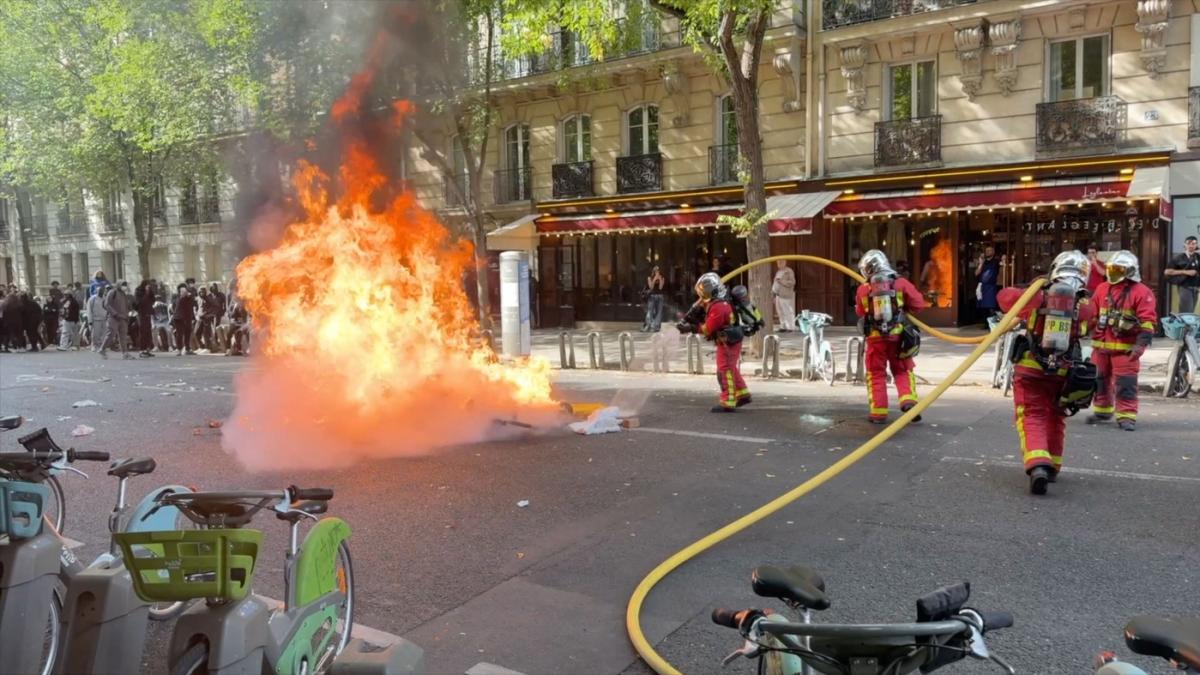 Poliția Paris: Protestele elevilor scăpate de sub control