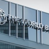 Banca Mondială: Instabilitatea politică blochează România până în 2027